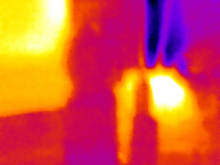 Bei der Seek muss man selbst scharfstellen – schwierig bei der niedrigen Bildrate. Praktisch ist die Option, nur Bereiche über einer bestimmten Temperatur einzufärben.