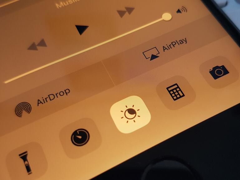 Night Shift lässt sich manuell im Kontrollzentrum aktivieren