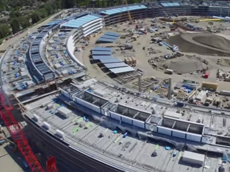 Derzeit scheinen sich die Arbeiten hauptsächlich auf das Dach des Gebäudes zu konzentrieren