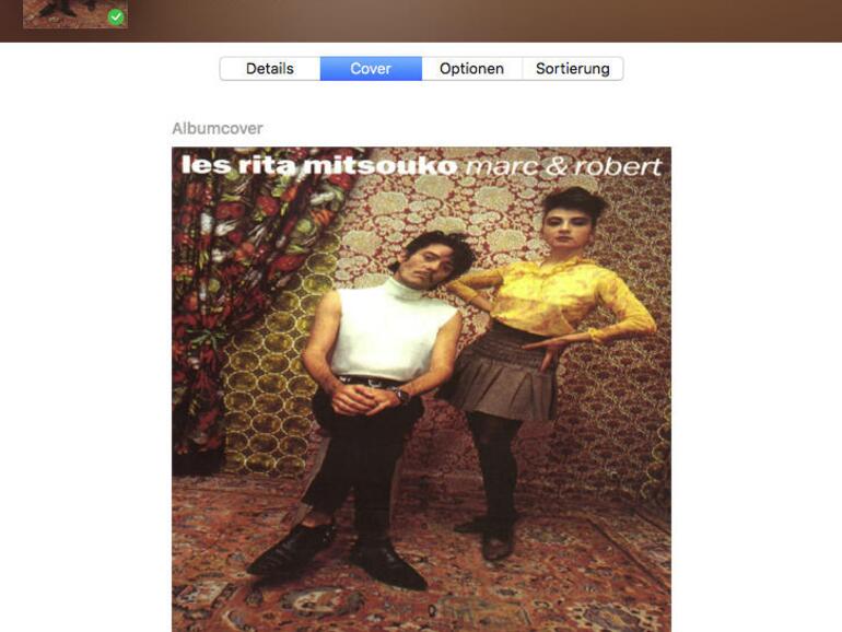 Über die Ansicht „Informationen“ (Album markieren, „Ablage“ > „Informationen“) kann man ein Coverbild hinzufügen.
