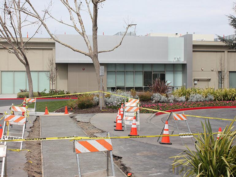 Im Gebäude namens Rhea gibt es nun eine Autowerkstatt