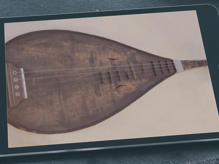 Montage: Chinesische Pipa auf dem iPad.