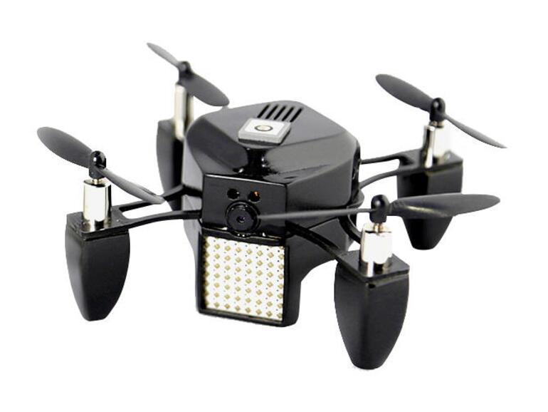 Im Januar 2015 endete das Funding für die Zano Drohne. 2.335.119 Pfund und 12.075 Unterstützer markieren die bislang erfolgreichste europäische Kampagne bei Kickstarter. Sie wurde fast 20-fach überzeichnet. Obwohl fast fünf Jahre Entwicklungszeit in der kleinen Drohne steckten, sollte sich dieses Projekt als Komplettausfall erweisen. Die Firma Torquing Group aus Wales musst Konkurs anmelden. Dabei sorgte letztlich auch die Empfehlung durch Kickstarter für den Höhenflug. Das Geld floss und Kickstarter kassierte die Provisionen. Und spätestens an diesem Punkt kann man auch Kickstarter in der Pflicht sehen, bei großen Projekten auf das Qualitätsmanagement zu achten und im Zweifelsfall zu bremsen.