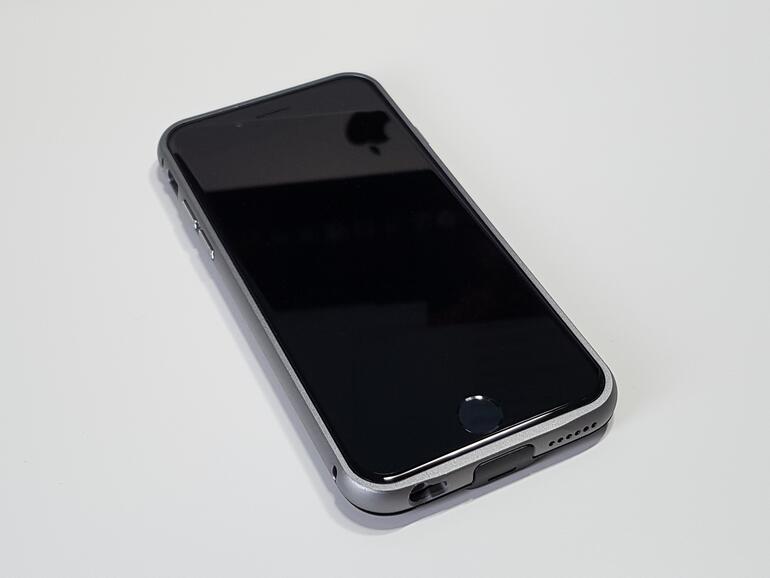 Das hardwrk Power-Case liegt gut in der Hand und ist erstaunlich flach.