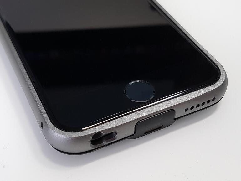 Die Akkuhülle von hardwrk hinterlässt einen hochwertigen Eindruck.