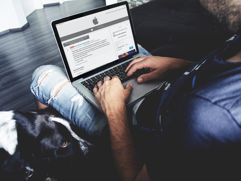 Reddit-Apple-Community-Webseite auf MacBook Pro.