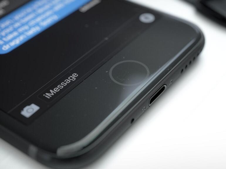 iPhone 7 in fast Schwarz mit nicht-mechanischem Home-Button