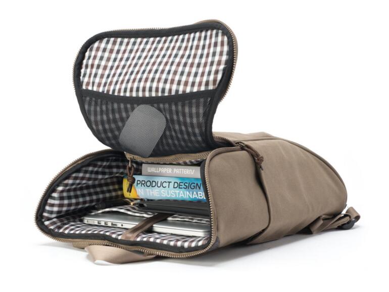 Der Deckel des Daypack lässt sich angenehm weit öffnen