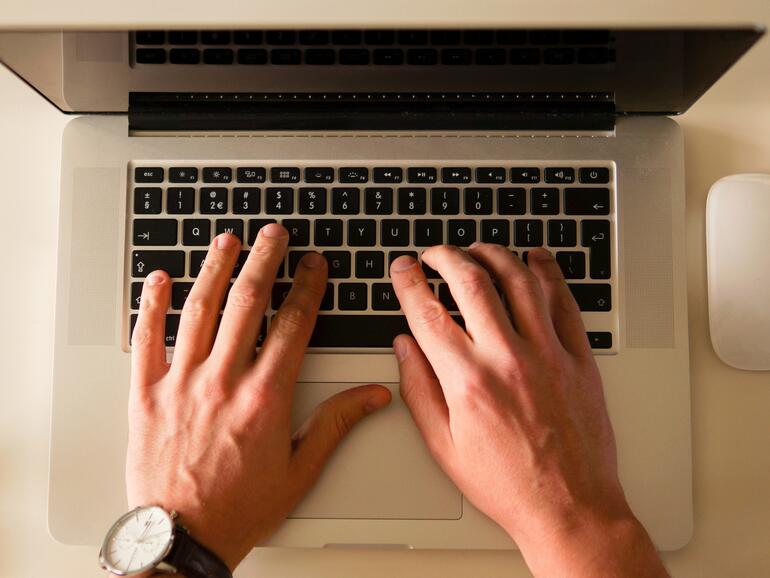 Auch mit einer deutschen Tastatur können Sie problemlos diakritische Zeichen tippen