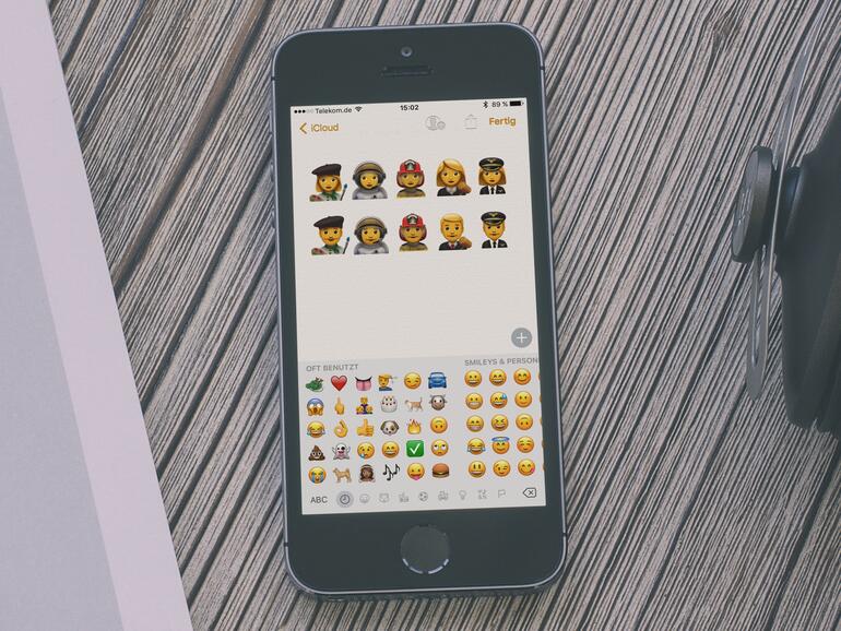 Entwürfe der fünf neuen Emojis - jeweils männlich und weiblich