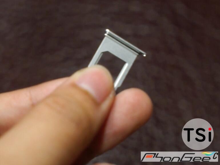 SIM-Kartenfach noch einmal aus der Nähe