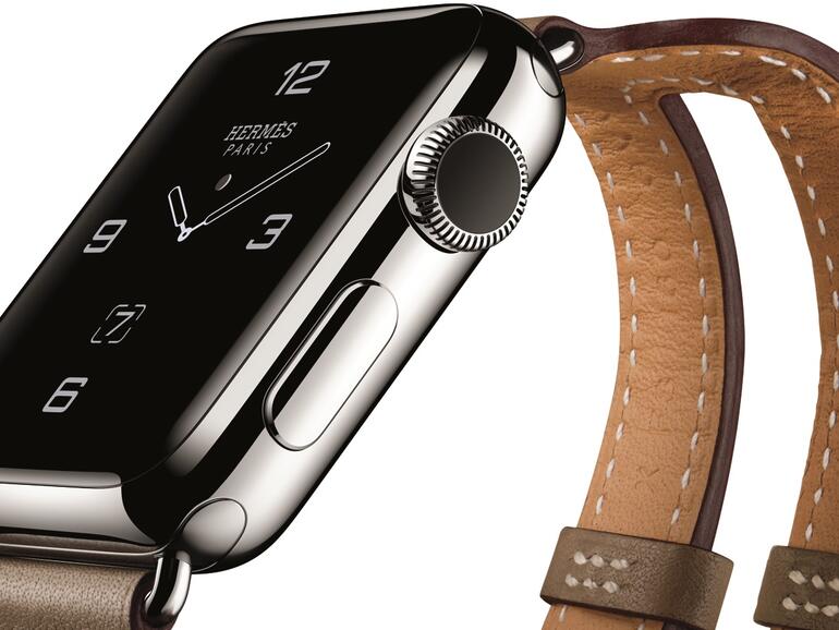 Das „Double Buckel Cuff“ teilt sich kurz nach den Anschlüssen an der Apple Watch in zwei Armbänder