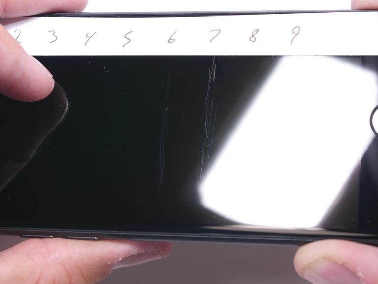 iPhone 7 im Kratztest