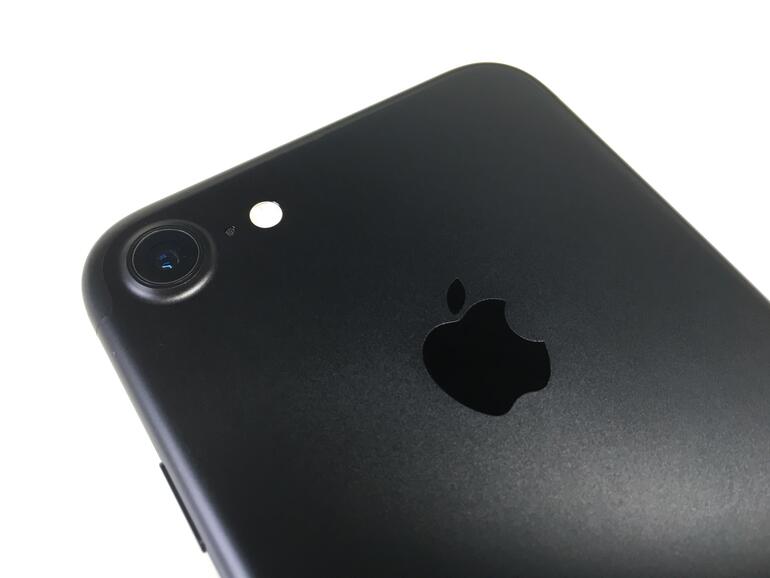 Anstelle von Space Grau stehen zwei neue Schwarztöne zur Wahl. Hier das mattschwarze Modell.