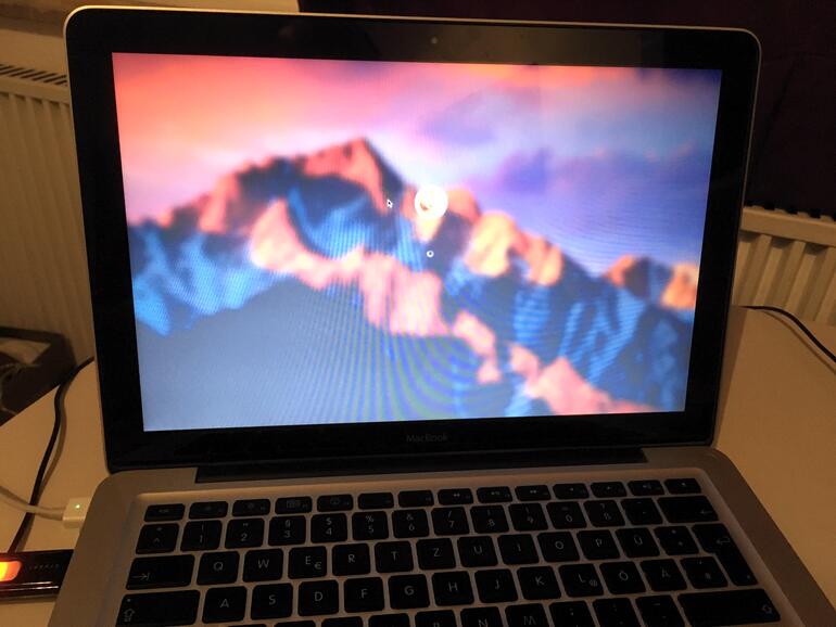 MacBook Unibody mit neuem macOS Sierra