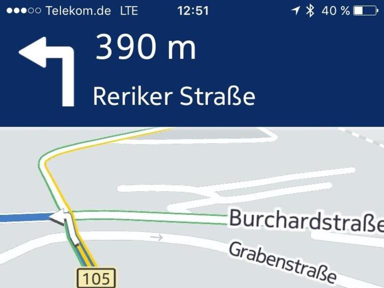 Bei der Routenplanung schlägt Here auch den Nahverkehr vor. Während der Fahrt gibt es ausreichend Infos.