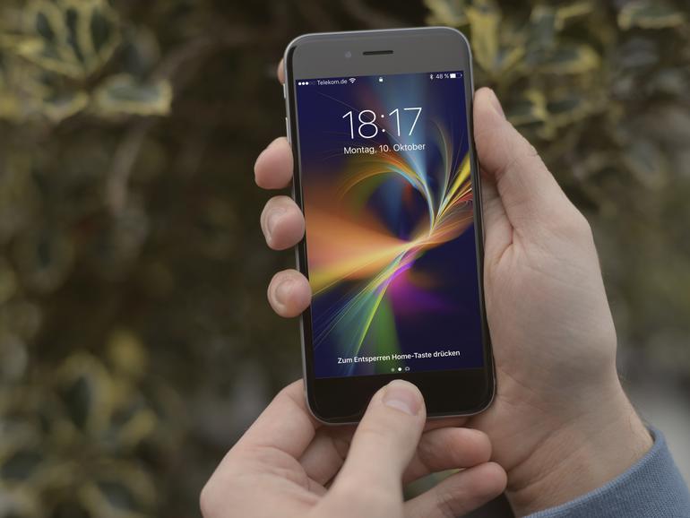 „Slide to Unlock” gibt es nicht mehr, stattdessen wird der Home-Button gedrückt