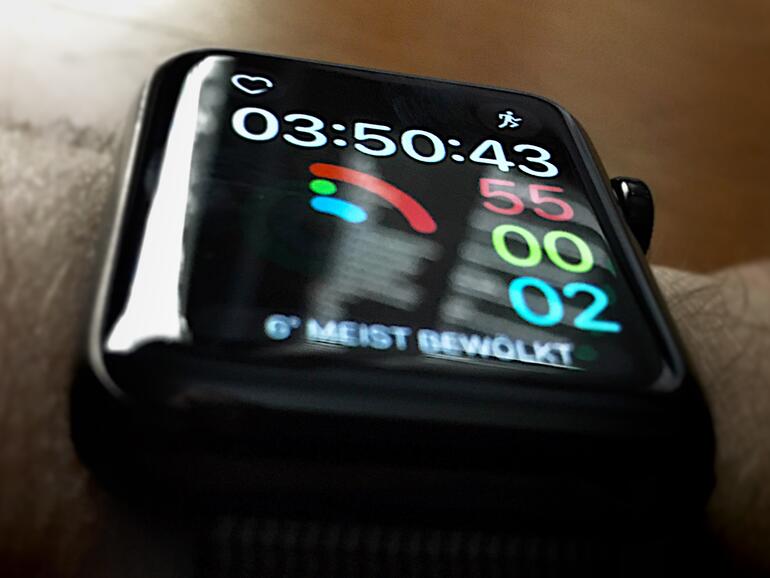 Fitnesszifferblatt auf der Apple Watch Series 2 mit watchOS 3