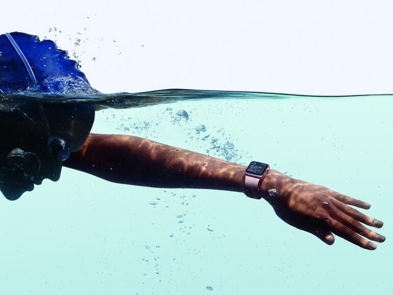 Apple Watch Series 2 beim Schwimmen