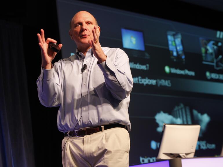 Steve Ballmer gestikuliert auf der PDC 10