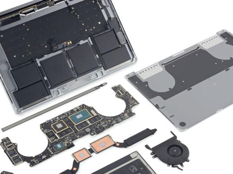 Zerlegtes MacBook Pro 15 Zoll mit Touch Bar