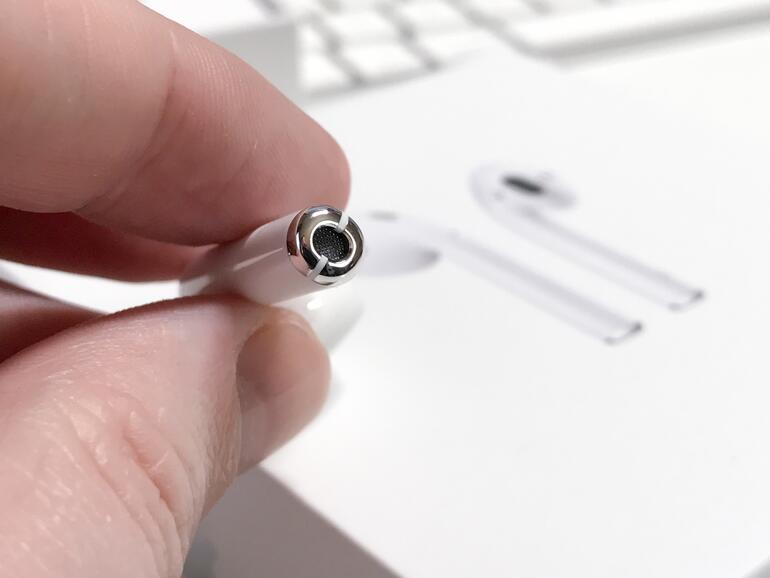 Im unteren Ende versteckt sich das Mikrofon