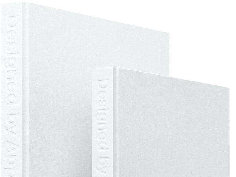 Oben: „Design of the Year“ im US-amerikanischen „Time Magazine“ und fester Bestandteil des „Whitney Museum of American Art“ in New York: der Apple IIc mit dem „Rainbow Apple“ als gestalterisches Element.