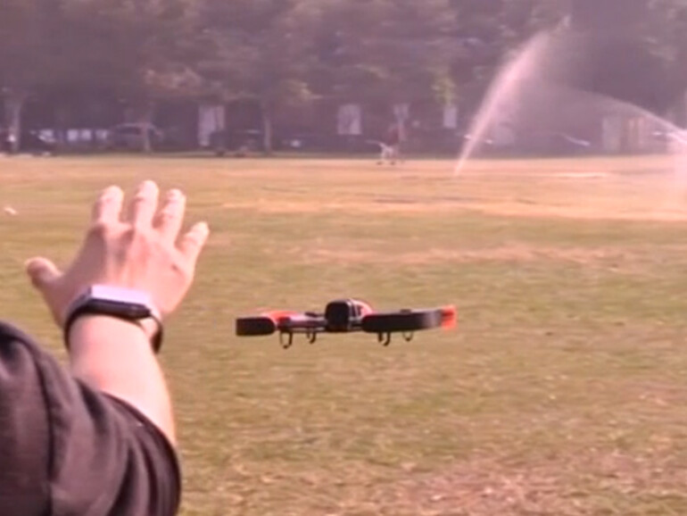Forscher steuern Dronen per Apple Watch