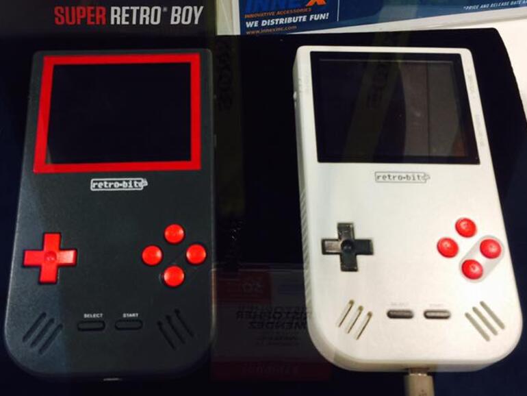 Super Retro Boy in Schwarz und Weiß am Retro-Bit-Stand auf der CES 2017
