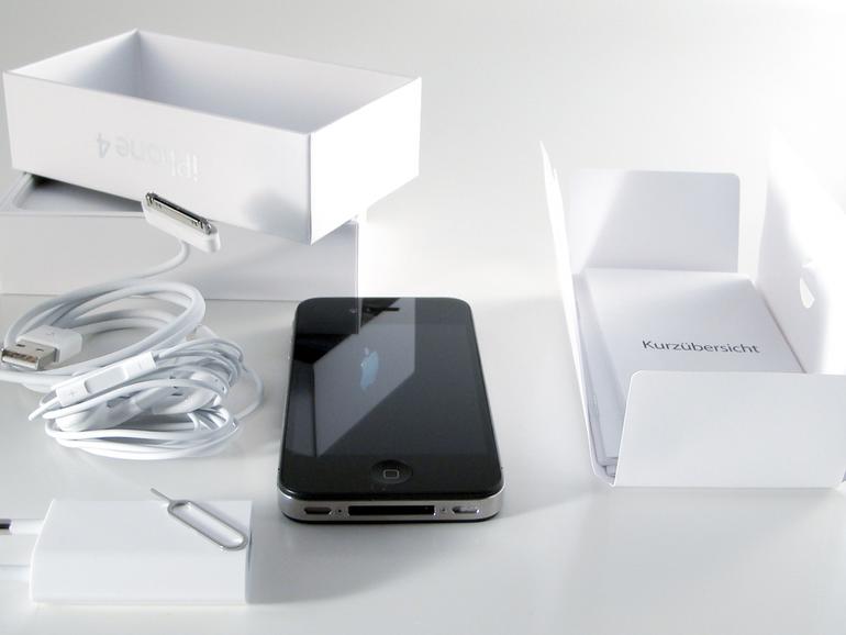 Das nötigste an Zubehör steckt in jeder iPhone-Schachtel, darüber hinaus hat sich rund um das Apple-Smartphone ein millionenschwerer Markt für weiteres Zubehör gebildet