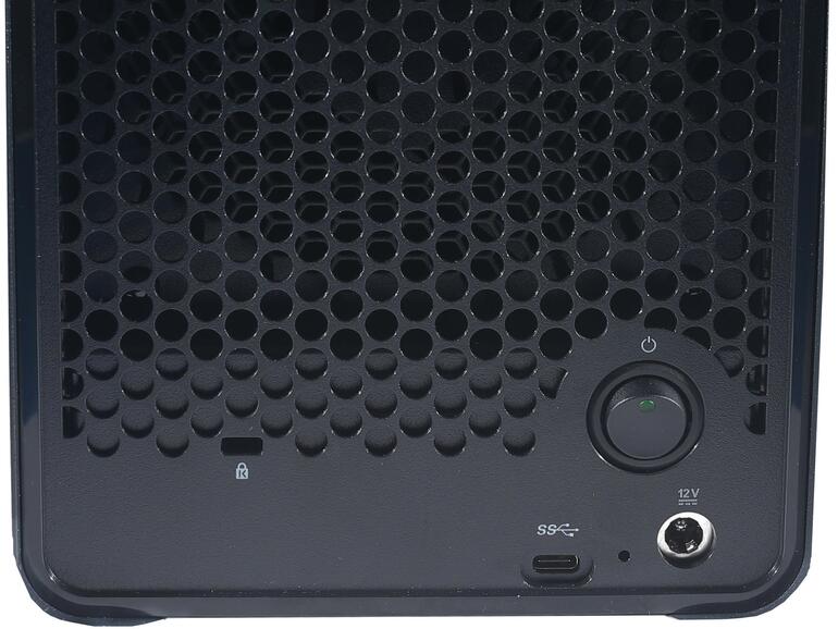 Der Drobo macht Ernst: Bislang als Anbieter von Netzwerk-Speichersystemen bekannt, hat der 5C tatsächlich nur eine Buchse für USB-C-Stecker.