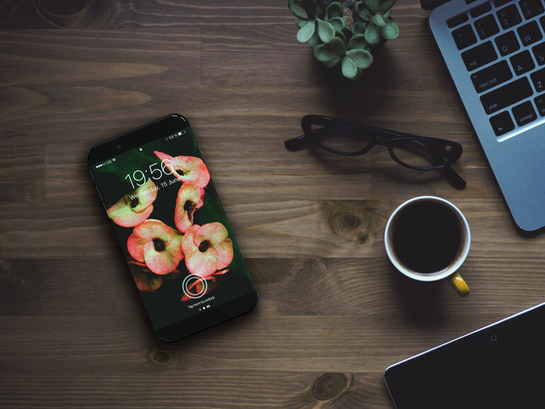 Mehr Infos unter: https://www.behance.net/gallery/46707925/iPhone-X-concept-(Updated-2017)