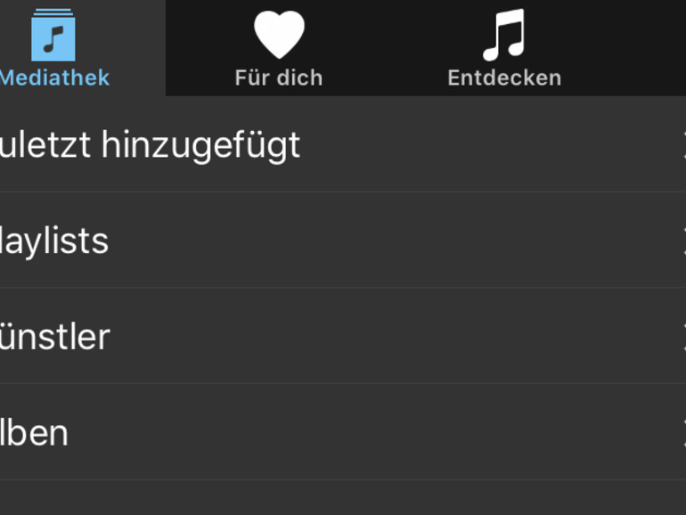 Apple CarPlay erfordert von Apps eine extrem reduzierte Oberfläche. Was während der Autofahrt durchaus sinnvoll und angebracht ist.