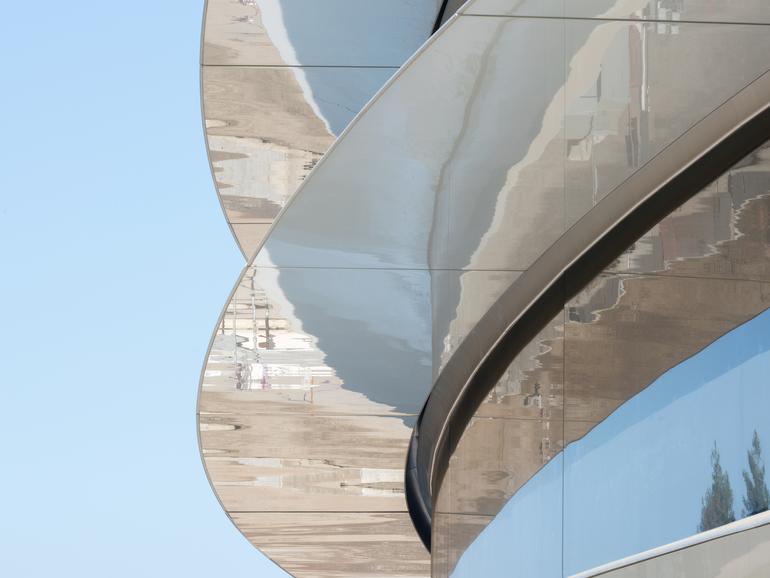 Apple Park, Fassade