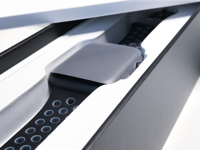 Bislang überlies Apple den Markt für gelochte Armbänder diversen Drittanbietern, deren Kopien aber nicht mit dem Original mithalten konnten