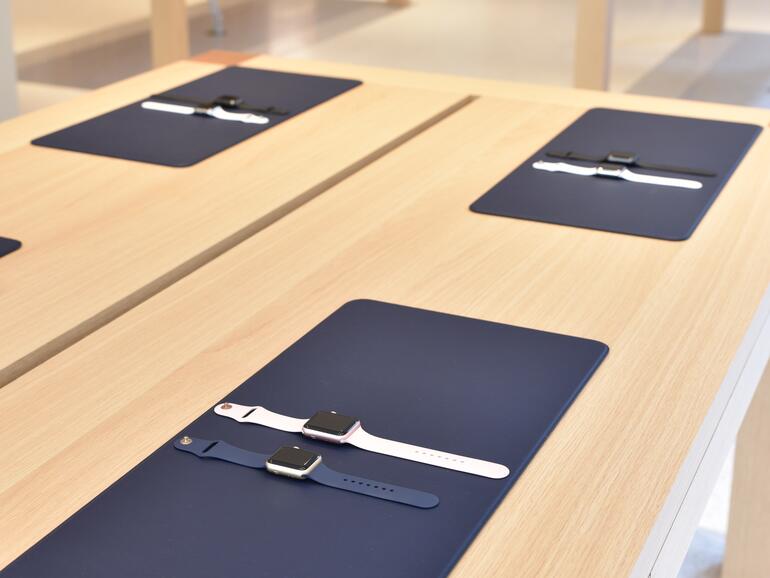 Auch die Apple Watch können Kunden bei Apple Schildergasse probieren…