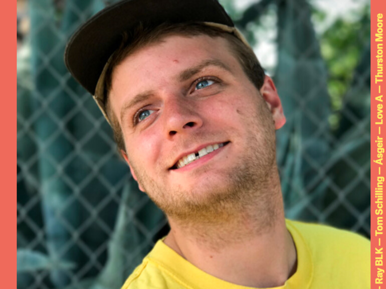 INTRO beschreibt Mac DeMarco als „ein liebenswürdiges, ketterauchendes Indie-Sedativ mit Zahnlücke und unvergleichlichen Fähigkeiten an der Gitarre…"