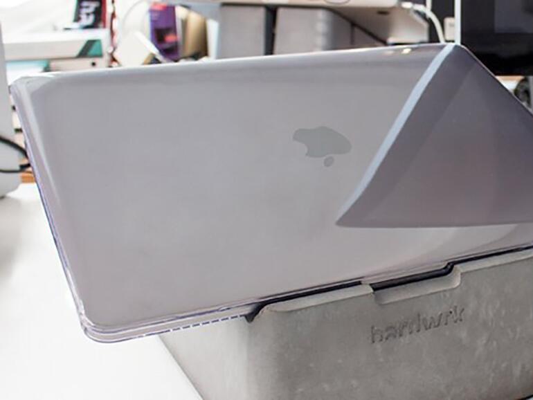 hardwrk hat auch den Massive Stand für das MacBook Pro im Programm