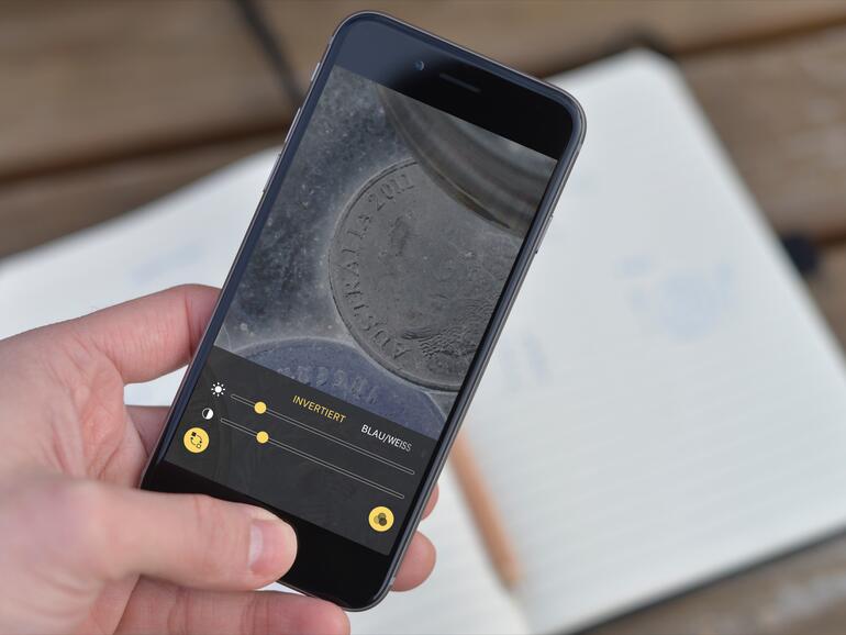 Mit der iPhone-Lupe lassen sich Objekte und Texte besser erkennen