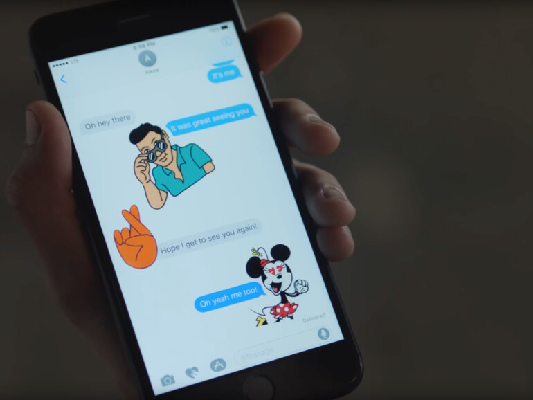 Der Werbespot „Stickerschlacht" zeigt viele der coolen iMessage-Aufkleber