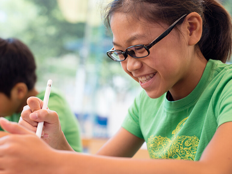 Kinder in Apples Sommer Camp lernen den kreativen Umgang mit der Elektronik aus Cupertino