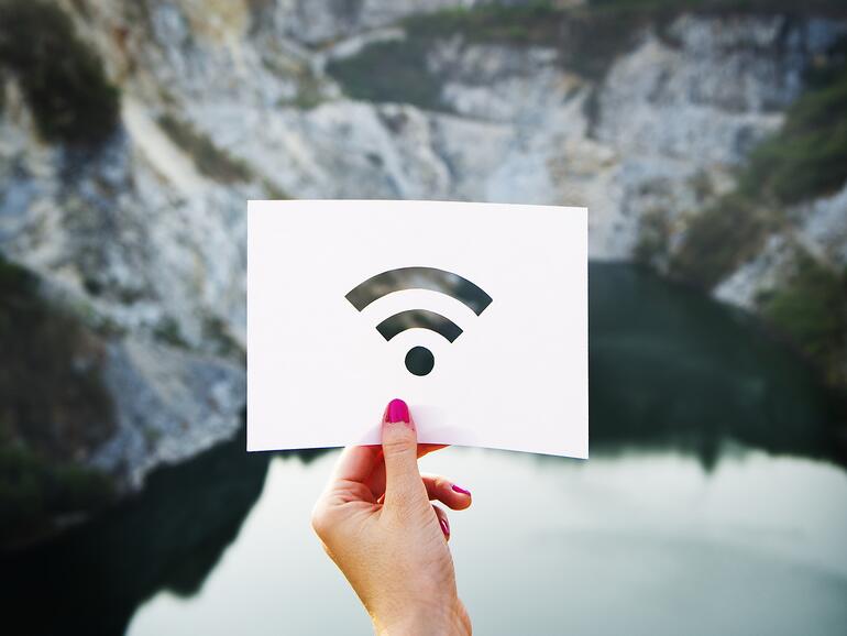 Freies WLAN ist im Urlaub eine beliebte Alternative zum teuren mobilen Internet.