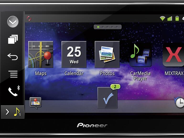 An das SPH-D120 von Pioneer können Sie zwei Medienquellen gleichzeitig anschließen.