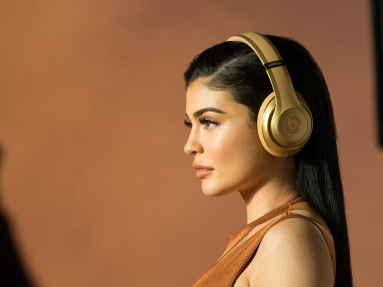 Testimonial mit den Studio Wireless in der Balmain-Edition: Kylie Jenner