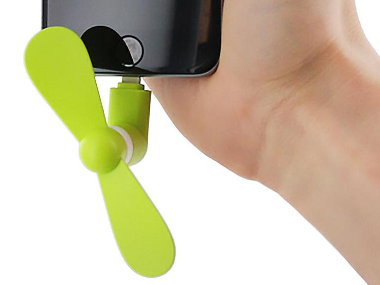 Abkühlung: Gerade für heiße Sommertage ein nicht nur lustiges Accessoire: der Mini-Ventilator fürs iPhone.