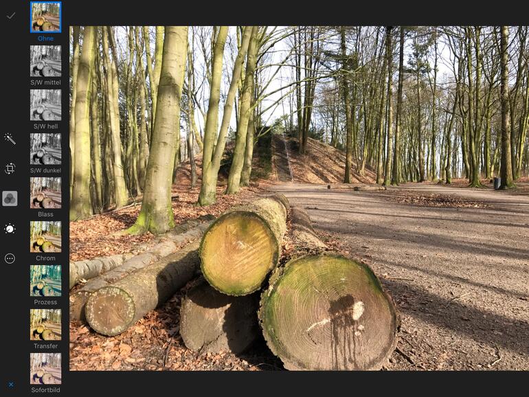 Die Fotos-App macht die Bearbeitung von Bildern denkbar einfach, indem sie die Bildwirkungen in der Vorschau simuliert und man nur die am besten aussehende Variante auswählen muss.