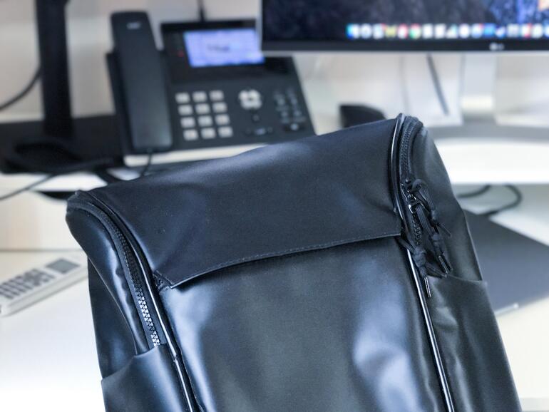 Rucksack statt Tasche: Auf dem Rücken schleppt es sich angenehmer. Hier der Daypack von booq.