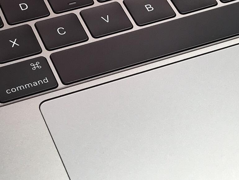 Das Trackpad beim MacBook Pro mit Touch Bar ist deutlich größer als bei der Vorgänger-Generation