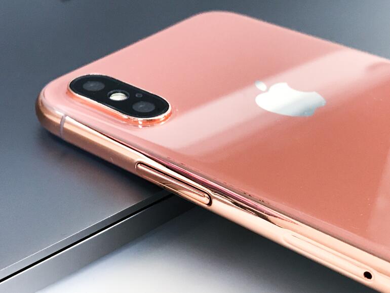 Dummy des iPhone 8 in Blush Gold