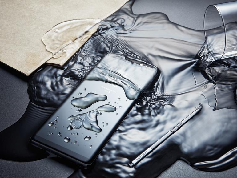 Ein bisschen Wasser macht dem Galaxy Note 8 nichts aus